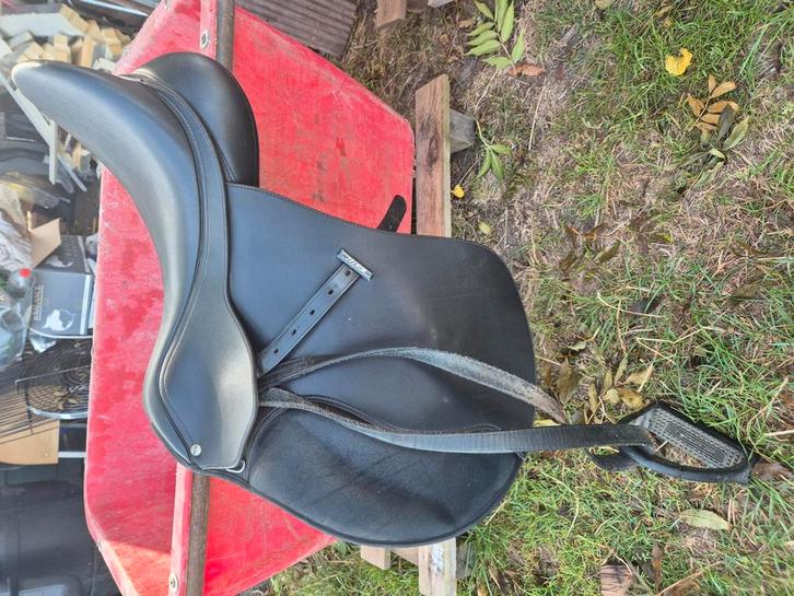 Wintec vzh zadel 18 inch, Dieren en Toebehoren, Paarden en Pony's | Zadels, Zo goed als nieuw, Ophalen