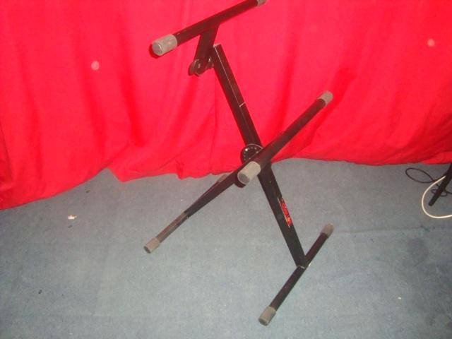 Utilisé : amplificateur Quiklok BS-620 standard, Musique & Instruments, Pieds, Utilisé, Pied pour instrument, Guitare, Enlèvement ou Envoi