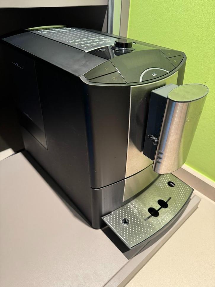 koffieapparaat Miele  CM5200, Elektronische apparatuur, Koffiezetapparaten, Gebruikt, Koffiebonen, Koffiemachine, 10 kopjes of meer