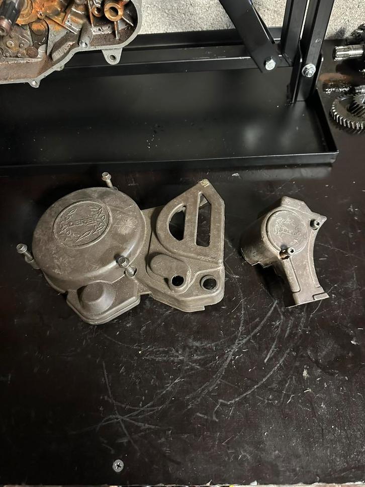 Carter d’allumage + pompe a huile derbi euro 2 moto 50, Vélos & Vélomoteurs, Pièces de cyclomoteur | Général, Comme neuf, Enlèvement ou Envoi