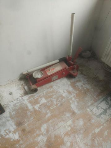 Cric 3 tonnes beschikbaar voor biedingen