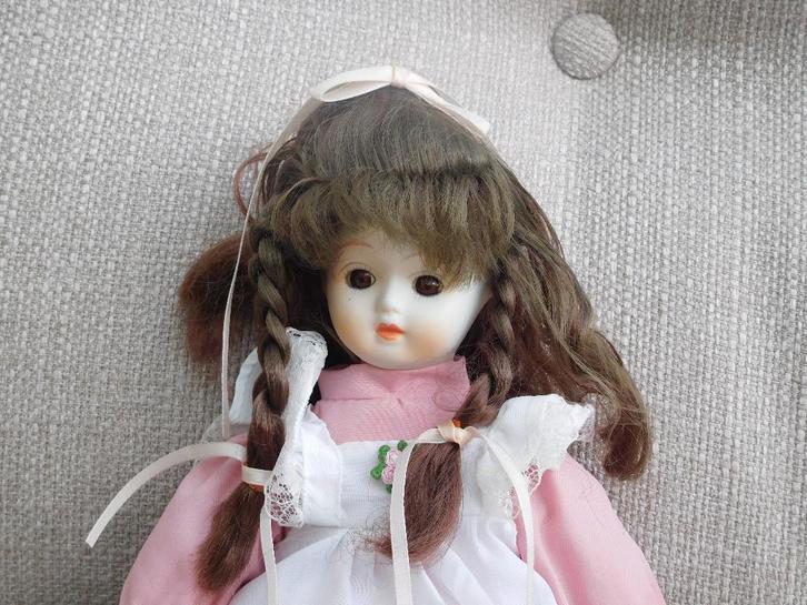 Deux poupées en porcelaine, Collections, Poupées, Utilisé, Poupée, Enlèvement ou Envoi