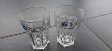2 bierglazen van Hoegaarden met een spreuk onderaan beschikbaar voor biedingen