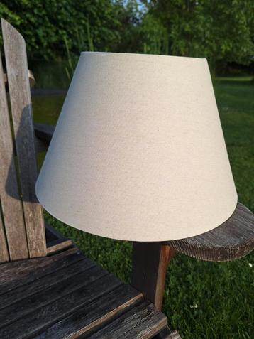 Beige lampenkap beschikbaar voor biedingen