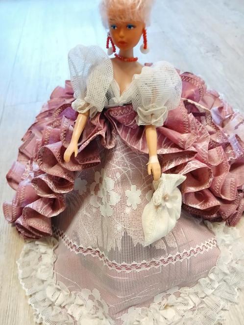 Vieille poupée Barbie en robe de bal., Collections, Poupées, Comme neuf, Poupée, Enlèvement