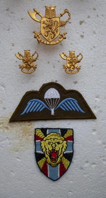 Ensemble de 3e paragraphe, Enlèvement ou Envoi, Armée de terre, Emblème ou Badge