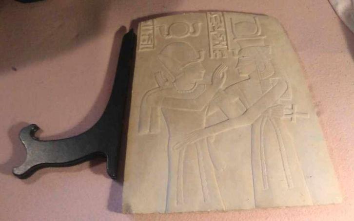Egyptische steen met staander, Verzamelen, Beelden en Beeldjes, Ophalen of Verzenden