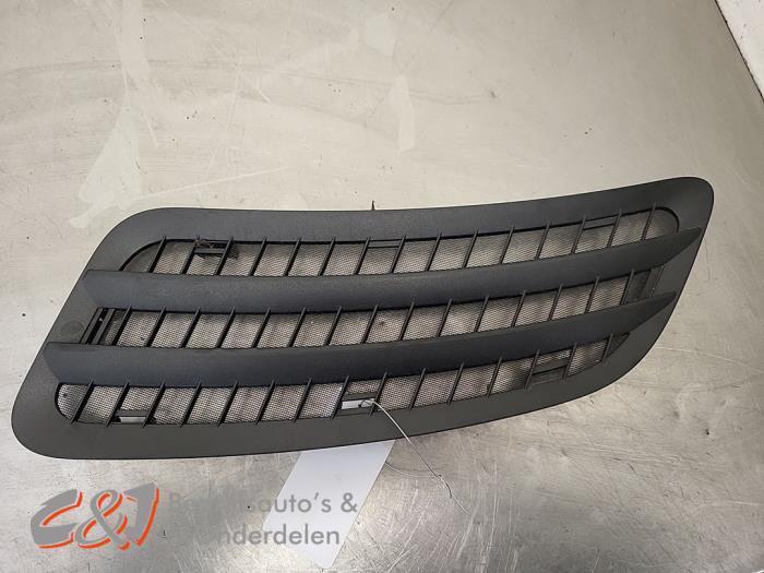 Grille d'aération capot gauche d'un Mercedes Sprinter (9147, Autos : Pièces & Accessoires, Carrosserie & Tôlerie, Mercedes-Benz
