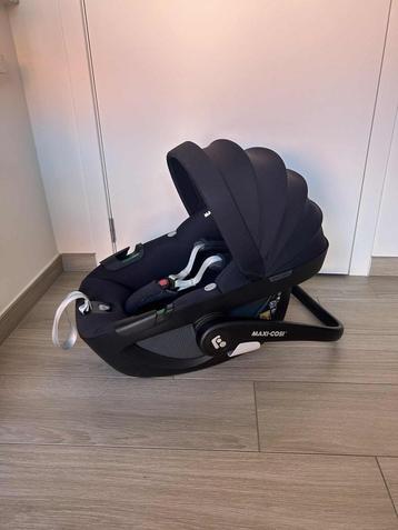 Maxi Cosi Pebble 360 + familyfix beschikbaar voor biedingen