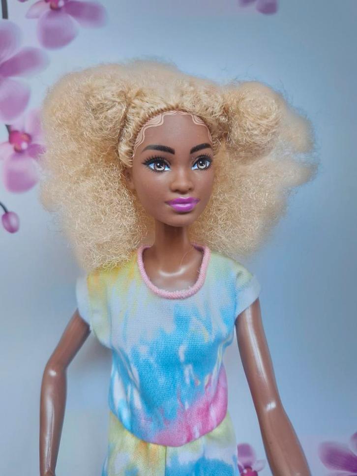 🩷 Barbie Pop Afro Haren, Verzamelen, Poppen, Zo goed als nieuw, Pop, Levensecht of Reborn, Ophalen of Verzenden