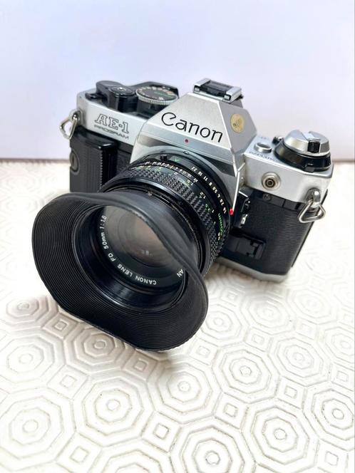 Canon Ae-1 camera met originele lens 50 mm + allerlei, Audio, Tv en Foto, Fotocamera's Analoog, Gebruikt, Canon, Ophalen of Verzenden