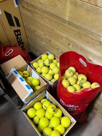 Tennis & padelballen beschikbaar voor biedingen