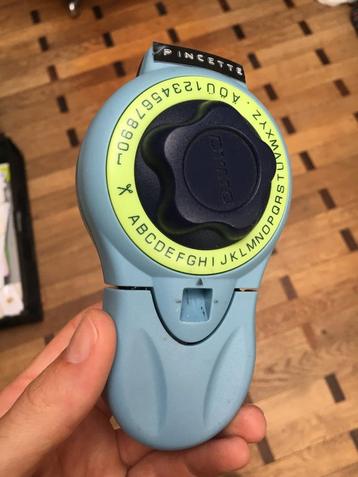 junior dymo-klem beschikbaar voor biedingen