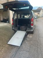 Aangepaste rolstoel Citroën berlingo grijs, Auto's, Voorwielaandrijving, Euro 5, Stof, 135 g/km