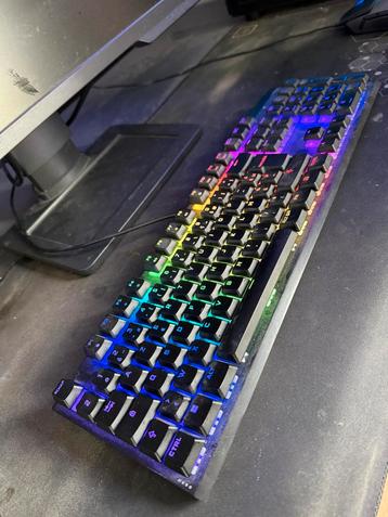 CLAVIER MECANIQUE GAMING CORSAIR K60 RGB PRO beschikbaar voor biedingen