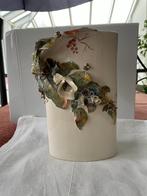 VAAS MET BLOEMEN IN ART DECO SLIP, Ophalen