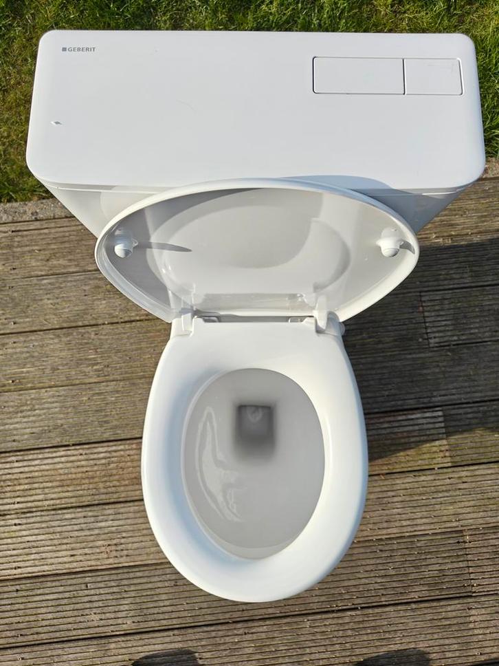 WC toilet Geberit spoelbak, 2j oud weg wegens afbraak woning, Doe-het-zelf en Bouw, Sanitair, Zo goed als nieuw, Toilet, Ophalen