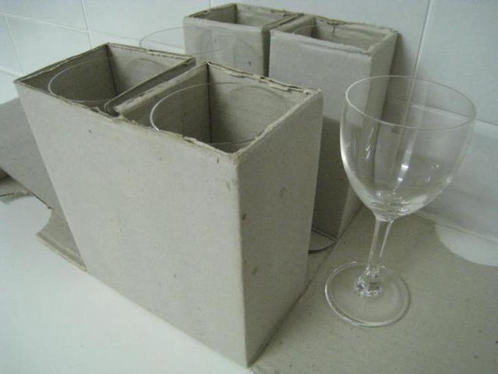 Set van 6 wijnglazen, hoogte 15cm, diameter 6,3cm, nieuw !!!, Verzamelen, Glas en Drinkglazen, Ophalen