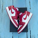 Jordan 1 Low Cardinal Red (GS) 39, Overige kleuren, Nike Jordan, Ophalen of Verzenden, Zo goed als nieuw