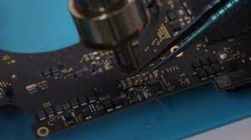 Macbook pro, retina, air & touchbar moederbord reparatie beschikbaar voor biedingen