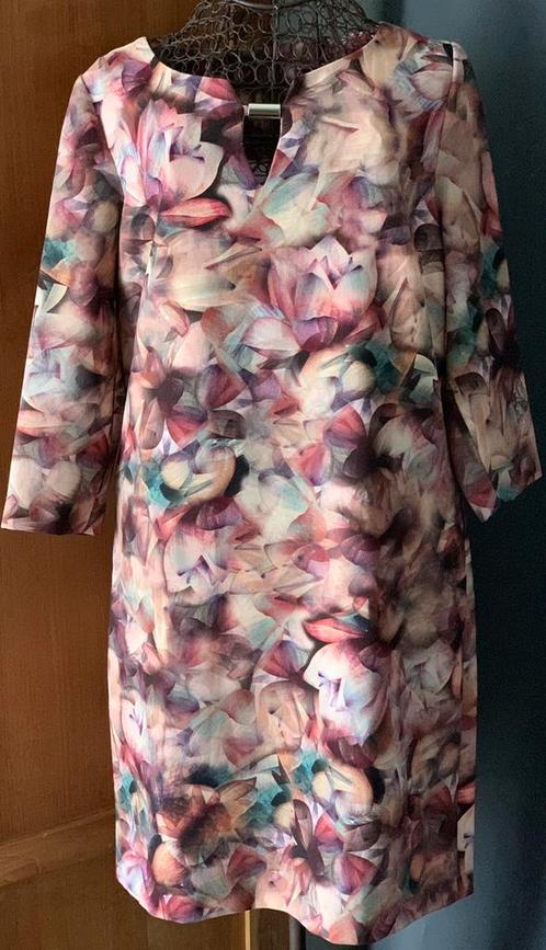 NOUVELLE : belle robe charmante de Caroline Biss (40), Vêtements | Femmes, Robes, Neuf, Taille 38/40 (M), Autres couleurs, Au-dessus du genou