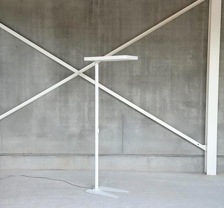 Aluminium Design Vloerlamp, Antiek en Kunst, Antiek | Verlichting, Ophalen