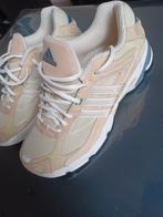 Chaussures de sport Adidas taille 43, Sports & Fitness, Course, Jogging & Athlétisme, Adidas, Enlèvement ou Envoi, Neuf