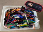 Gros lot de marqueurs et stylos avec plumier, Enlèvement, Comme neuf