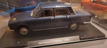Alfa Romeo 1750 blauw metallic 1968 1:24 in vitrinedoosje  beschikbaar voor biedingen