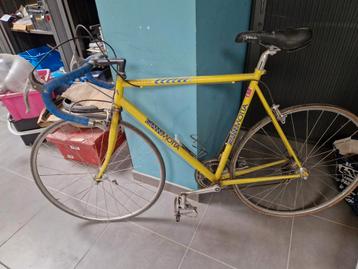 Retro koersfiets beschikbaar voor biedingen