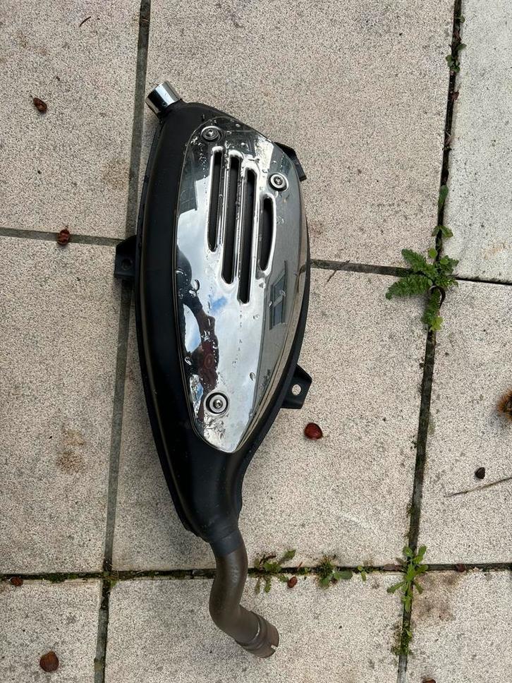 Vespa gtv gts 250 300cc uitlaat nieuw, Fietsen en Brommers, Brommeronderdelen | Scooters, Zo goed als nieuw, Piaggio, Uitlaat