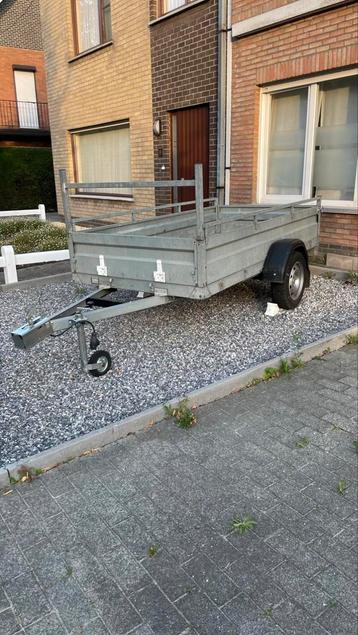 Mooie gegalvaniseerde aanhangwagen. beschikbaar voor biedingen