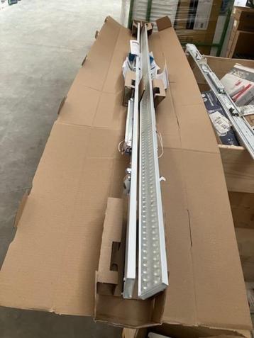 330. Philips Maxos fusion basisunit led beschikbaar voor biedingen