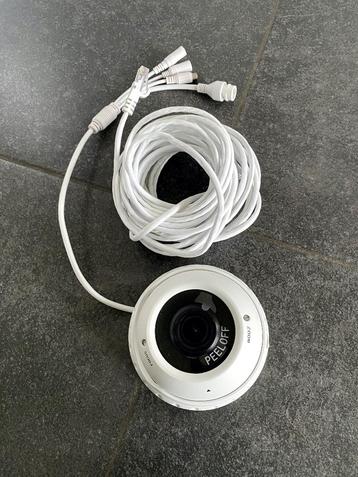 Camera nieuw en ongebruikt, met kabels beschikbaar voor biedingen