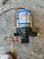Pompe a eau, Caravans en Kamperen, Caravanaccessoires, Ophalen, Zo goed als nieuw