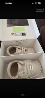 Babyschoentjes michael kors maar 18, Enfants & Bébés, Vêtements de bébé | Chaussures & Chaussettes, Enlèvement, Comme neuf