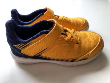 Schoenen zaalvoetbal maat 30 beschikbaar voor biedingen