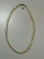 Beau collier ancien en perles de nacre naturelle 1950, Bijoux, Sacs & Beauté, Utilisé, Enlèvement ou Envoi