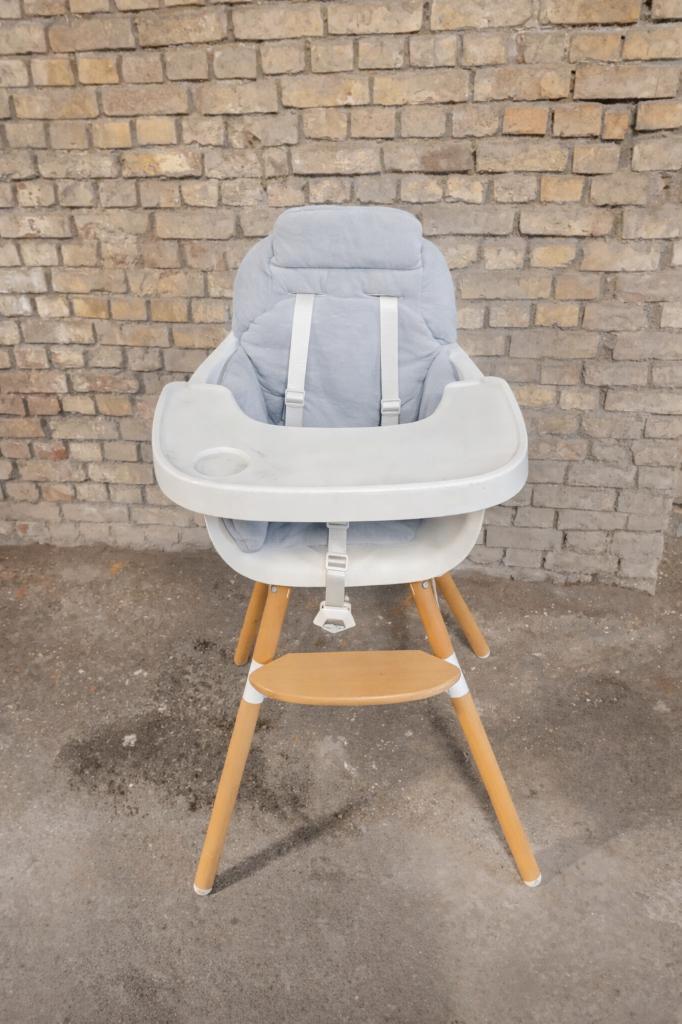 Design kinderstoel met kussen en eetblad van ChildHome, Kinderen en Baby's, Kinderstoelen, Zo goed als nieuw, Overige typen, Gordel(s)