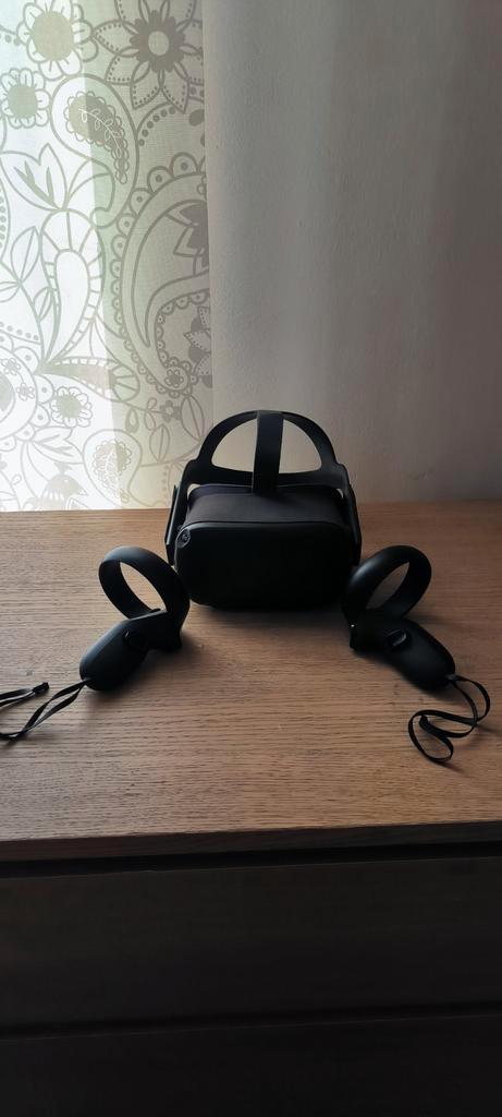 Oculus Quest 1 – Goed werkend, lichte schade, Games en Spelcomputers, Virtual Reality, Zo goed als nieuw, Controller, Ophalen of Verzenden