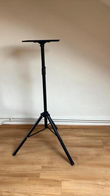 Standaard voor monitor laptop beamer beschikbaar voor biedingen