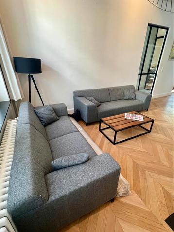 3 + 2 zitszetel antraciet en salontafel beschikbaar voor biedingen