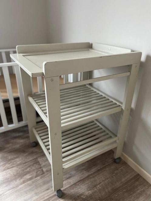 Luiertafel met wieltjes, Kinderen en Baby's, Kinderkamer | Commodes en Kasten, Zo goed als nieuw, Commode, Ophalen