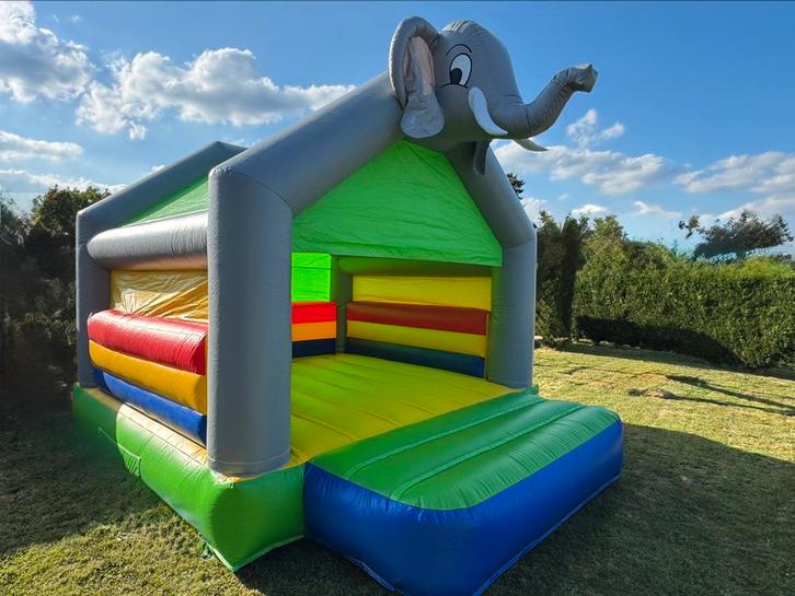 Château gonflable à louer ! 🏰, Hobby en Vrije tijd, Feestartikelen | Verhuur, Zo goed als nieuw, Ophalen