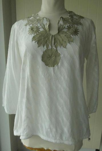 Mooie wit/groene blouse Maat: M