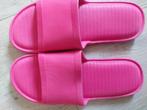 Roze slippers maat 42, Kleding | Dames, Schoenen, Slippers, Roze, Zo goed als nieuw, Ophalen