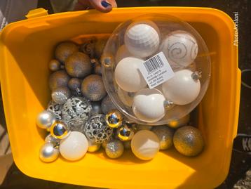 Kerstboom inc toebehoren beschikbaar voor biedingen