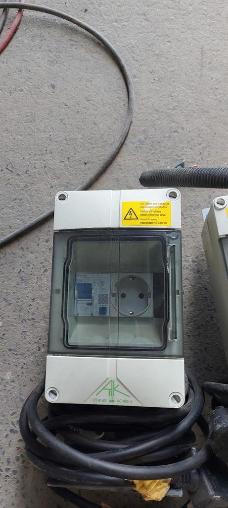 Spatwaterdichte zekeringskastje met diferentieel, Doe-het-zelf en Bouw, Elektriciteit en Kabels, Zo goed als nieuw, Overige typen