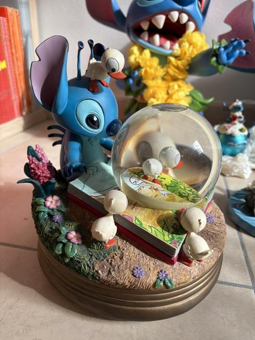 Disney Lilo & Stitch Ugly Duckling snowglobe met muziek, Verzamelen, Disney, Zo goed als nieuw, Ophalen