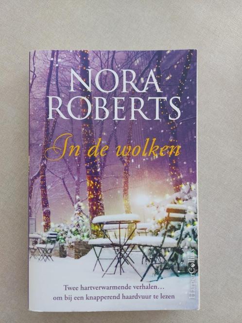 Nora Roberts: In de wolken, Livres, Romans, Comme neuf, Enlèvement ou Envoi